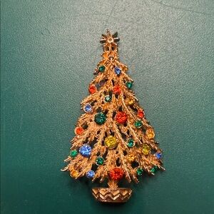 Vintage ART Christmas Tree Pin: Gold Rhinestone Brooch